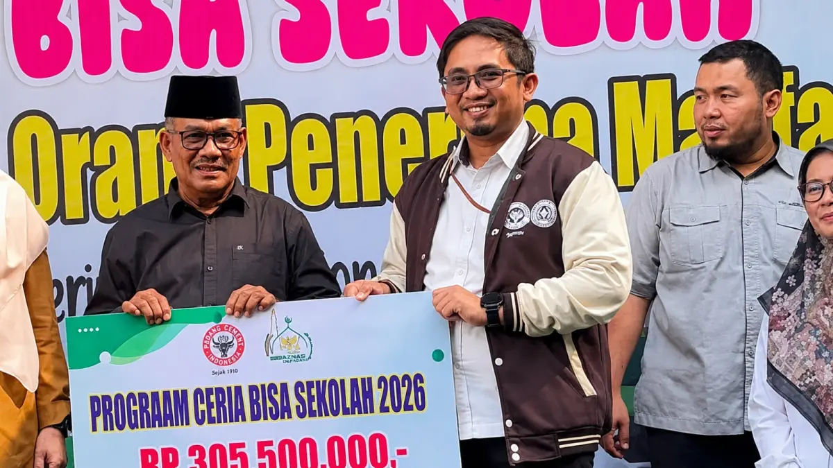 Wakil Ketua Kerapatan Adat Nagari (KAN) Lubuk Kilangan, Asril Aziz Rajo Bujang, saat menghadiri penyerahan Program Beasiswa Ceria Bisa Sekolah (CBS) UPZ Baznas Semen Padang di Kantor UPZ Baznas Semen Padang, Selasa (21/7/2026).