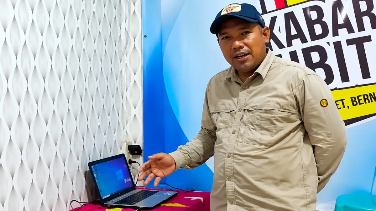 Wali Nagari Cubadak, Anggerno Perawito, memperkenalkan Program Badunsanak yang menyediakan layanan cetak skripsi gratis bagi mahasiswa asal Nagari Cubadak, Kecamatan Lima Kaum, Kabupaten Tanahdatar.