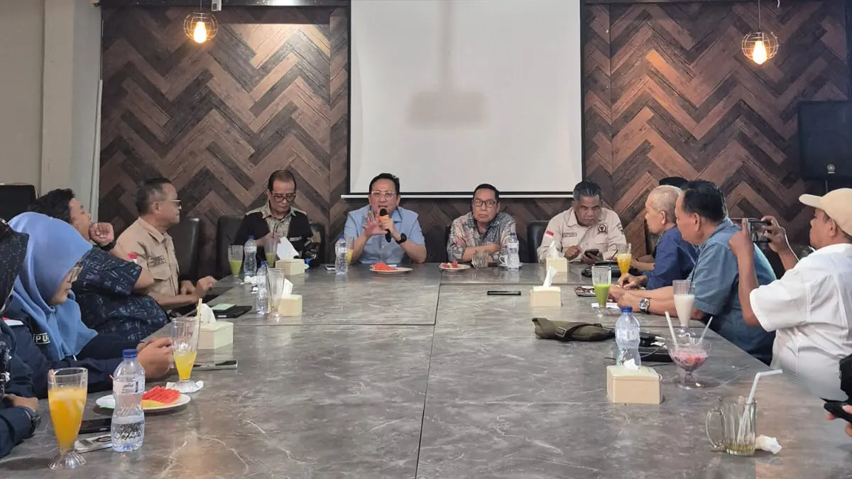 Anggota DPD RI Irman Gusman menyampaikan pandangannya tentang pentingnya membuka peluang investasi di Sumatera Barat melalui skema kemitraan yang tetap menghormati hak masyarakat adat dalam Dialog ASANTARA di Kota Padang, Kamis (23/7/2026).