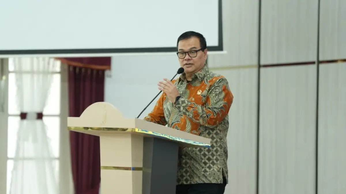 Anggota Ombudsman Republik Indonesia, Maneger Nasution, menyampaikan paparan pada Entry Meeting Penilaian Maladministrasi Penyelenggaraan Pelayanan Publik Tahun 2026 di Auditorium Gubernur Sumatera Barat, Kamis (23/7/2026).