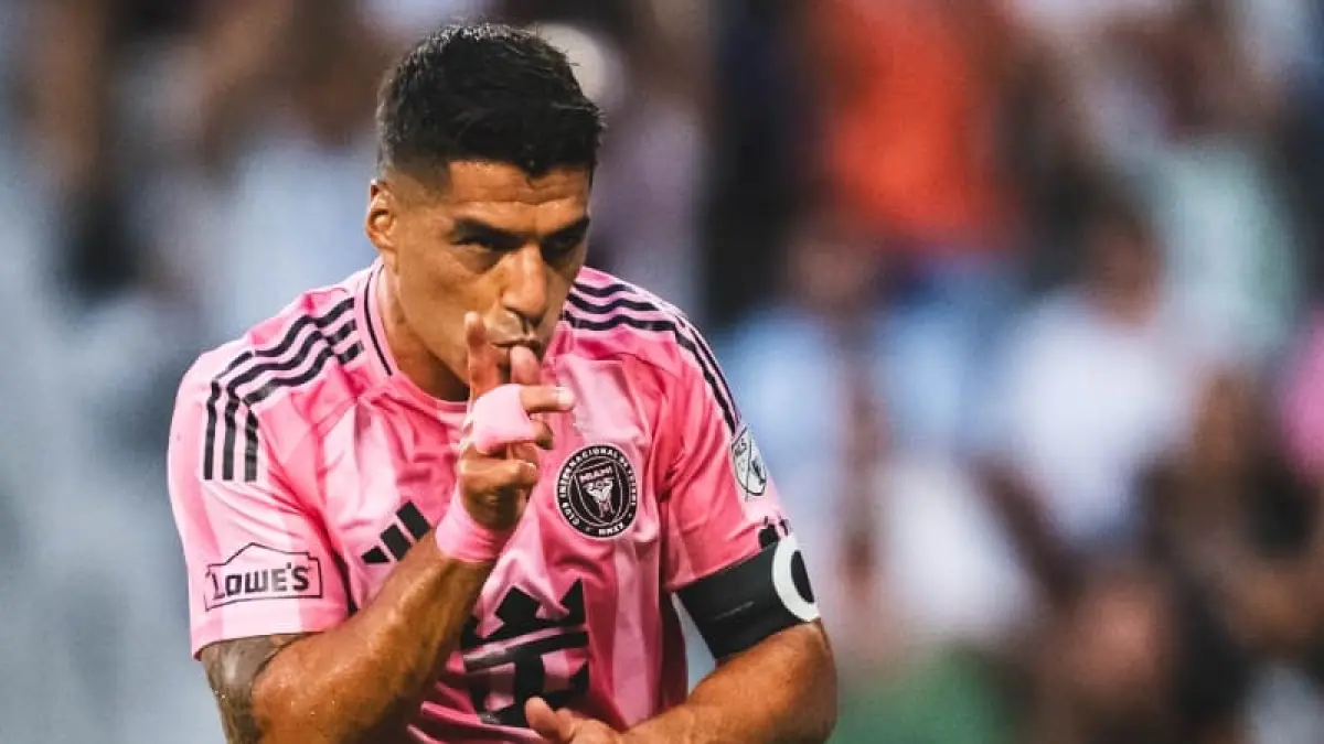 Luis Suarez merayakan gol saat Inter Miami mengalahkan Chicago Fire 3-2 pada laga MLS 2026 di Chase Stadium. (Foto: X @InterMiamiCF)
