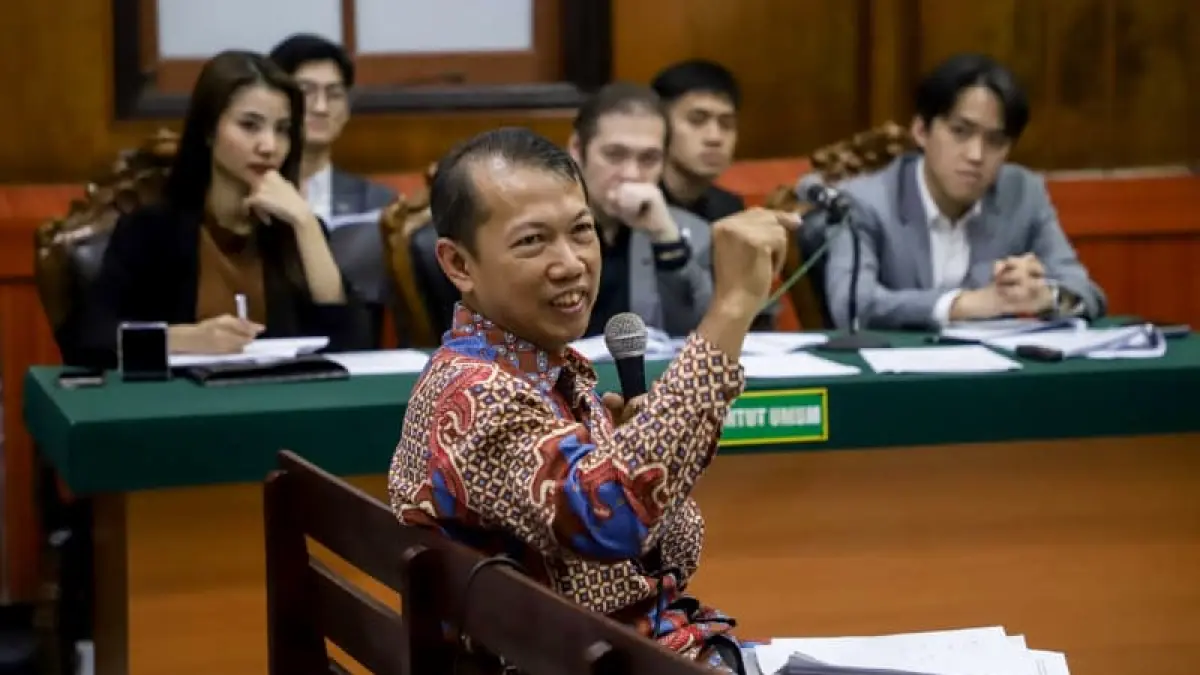 Prof. Zaenal Fanani memberikan keterangan sebagai ahli akuntansi dalam sidang gugatan PT Java Fortis Corporindo di Pengadilan Negeri Surabaya. (Foto: JPG)