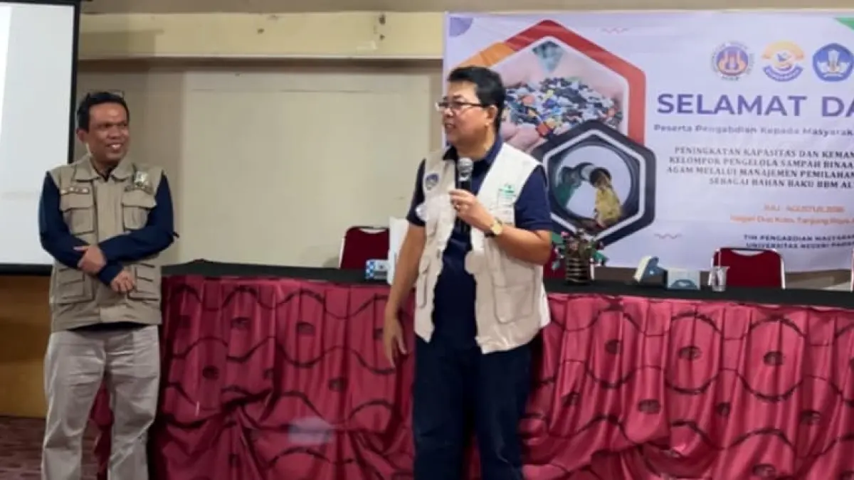 Tim Pengabdian Universitas Negeri Padang (UNP) memberikan pendampingan kepada kelompok Sarok Pintar di Nagari Duo Koto, Kabupaten Agam. (Foto: KKPS UNP)