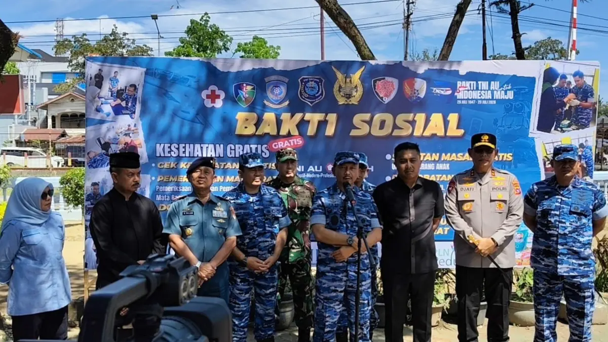 Wakil Kepala Staf Angkatan Udara Marsekal Madya TNI Ir. Tedi Rizalihadi S., M.M. meresmikan Bakti TNI Angkatan Udara 2026 di Shelter Lanud Sutan Sjahrir, Kota Padang, Kamis (23/7).