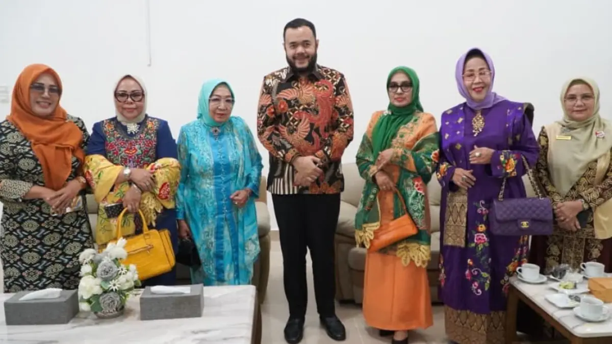 Wali Kota Padang Fadly Amran menerima audiensi Pengurus Bundo Kanduang IKTD Sumatera Barat menjelang pengukuhan kepengurusan periode 2026–2031 di Rumah Dinas Wali Kota Padang.(Foto: Diskominfo)