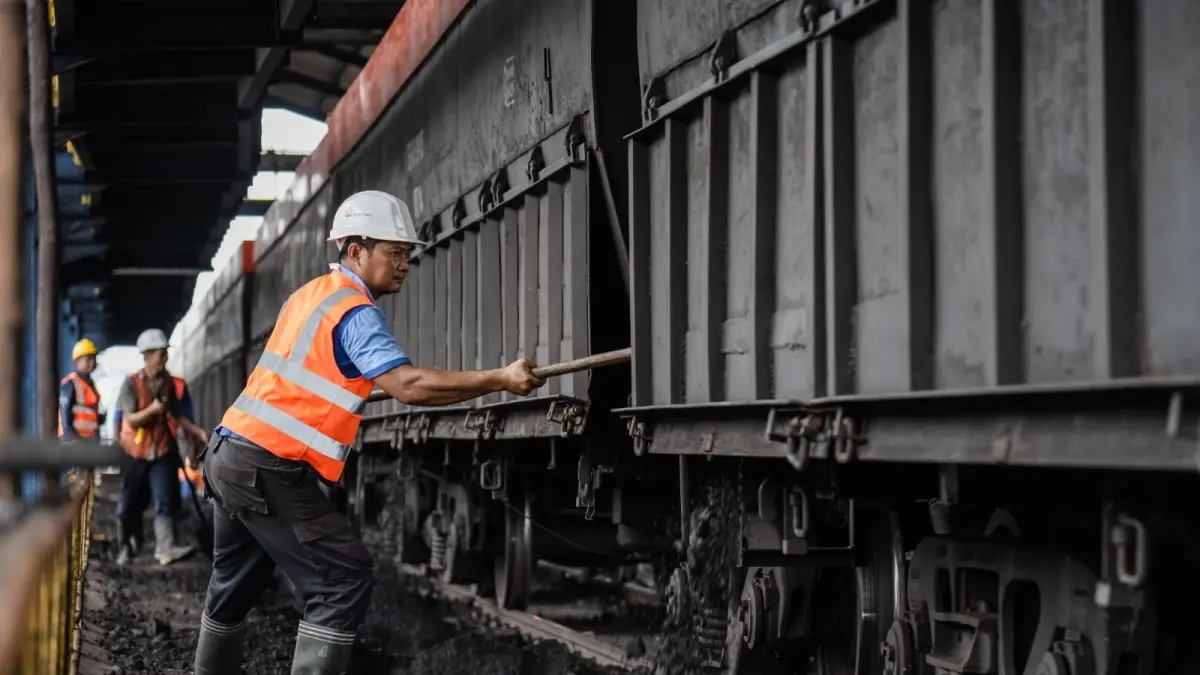 Aktivitas operasional pertambangan batu bara PT Bukit Asam (PTBA) pada Semester I 2026 dengan penjualan mencapai 21,10 juta ton.(Foto: Corcom)