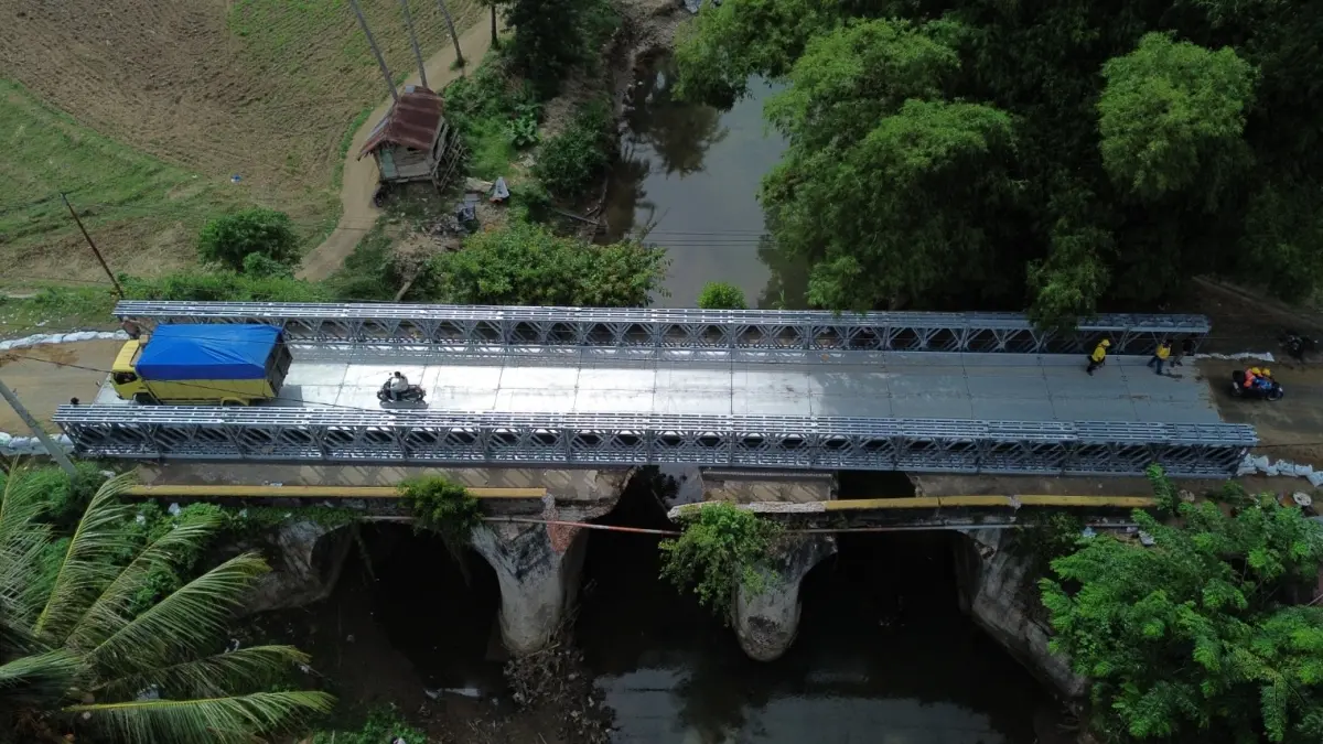 Jembatan Bailey Sitangkai kini dapat dilalui kendaraan, memulihkan akses distribusi hasil pertanian dan mempercepat mobilitas masyarakat pascabanjir di Tanahdatar. (BMCKTR Sumbar)