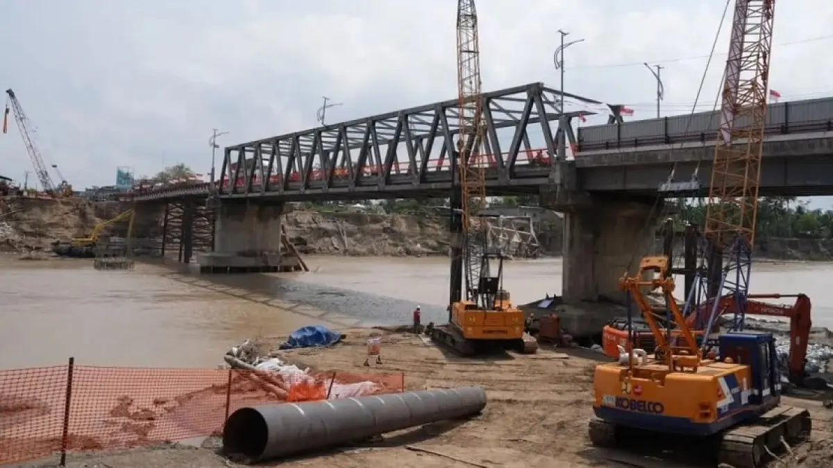Kementerian PUPR menargetkan Jembatan Krueng Tingkeum di Kabupaten Bireuen, Aceh, mulai difungsikan kembali secara bertahap pada akhir Juli 2026 setelah rusak akibat bencana pada November 2025.