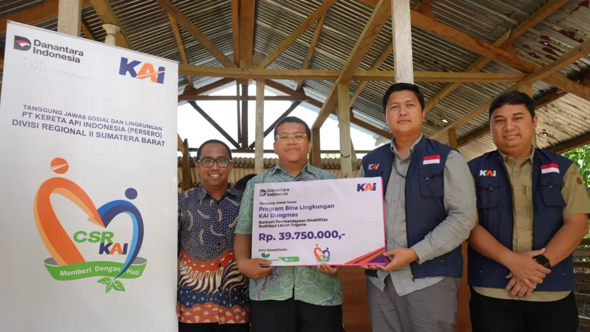 KAI Divre II Sumbar Salurkan Bantuan TJSL Rp69 Juta untuk Disabilitas dan SMAN 3 Sawahlunto.