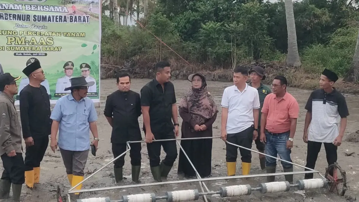 Pertanian Modern PM-AAS mulai diterapkan di lahan Keltan Tani Rawang Sari, Nagari Salayo, Kecamatan Kubung, Kabupaten Solok, Sabtu (25/7/2026), dengan target produktivitas padi 12 ton per hektare melalui mekanisasi dan teknologi budidaya.