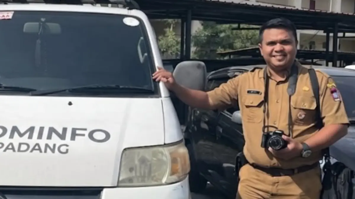 ASN Diskominfo Kota Padang, Wiki Wido Warisman, merilis single kedua "Cinto Usah Dikana" sambil tetap menjalankan tugas publikasi pemerintah secara profesional.