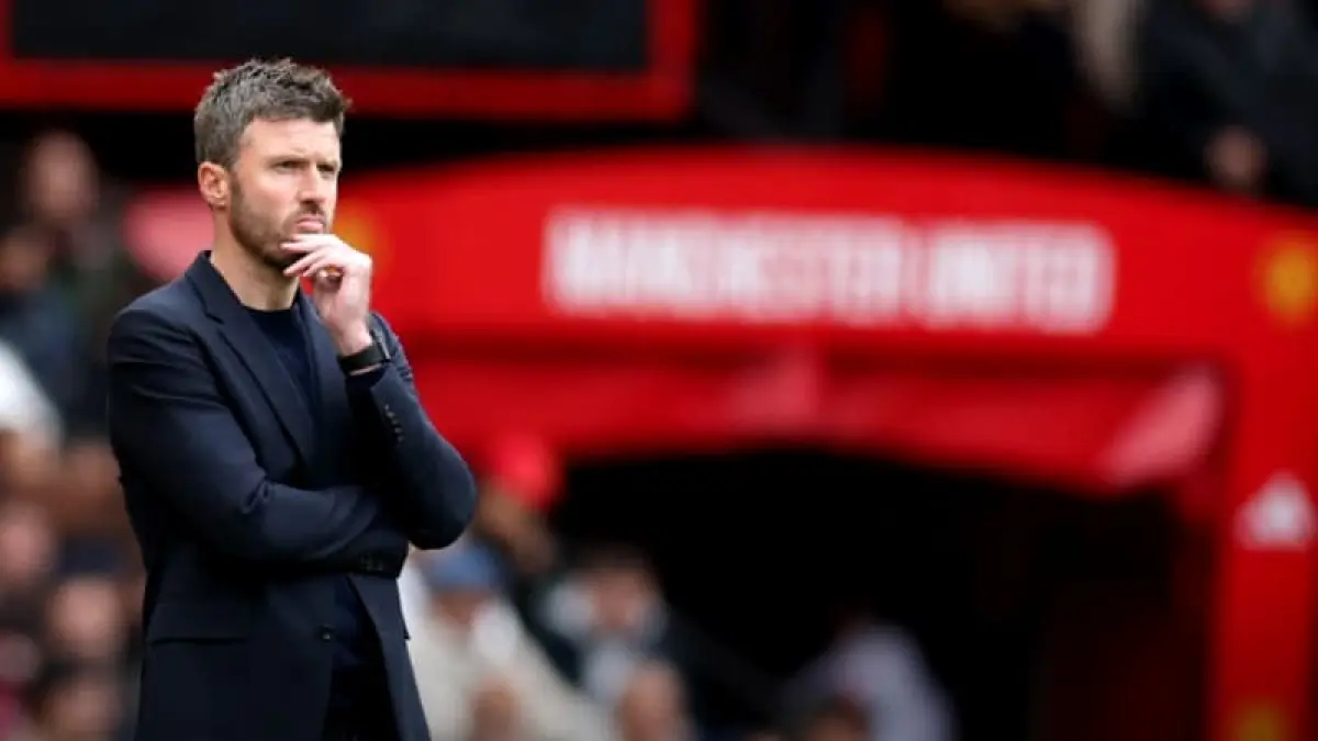 Michael Carrick memimpin pertandingan Manchester United melawan Liverpool beberapa bulan lalu. (Foto: Dok. manutd.com
