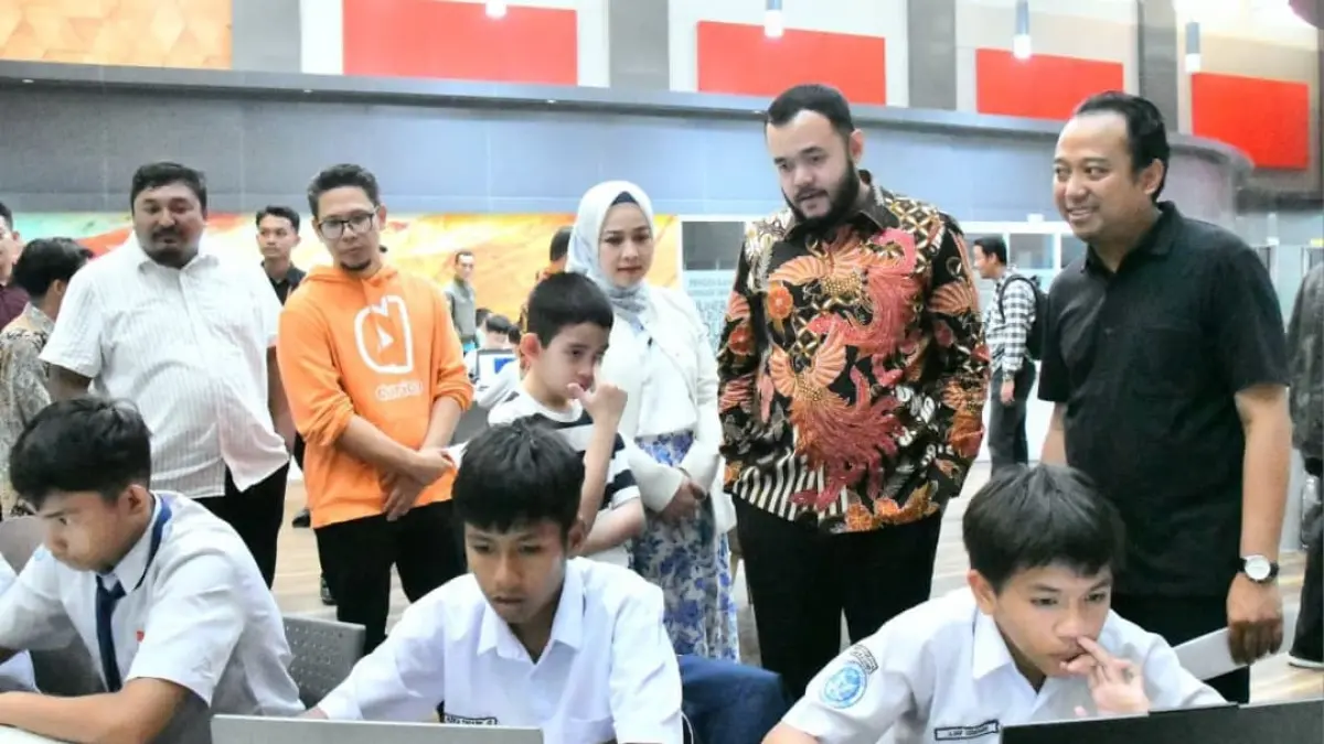 Wali Kota Padang Fadly Amran meninjau PIAGEX 2026 di Bagindo Aziz Chan Youth Center, mendukung talenta muda animasi, game, dan coding.(Foto: Diskominfo)
