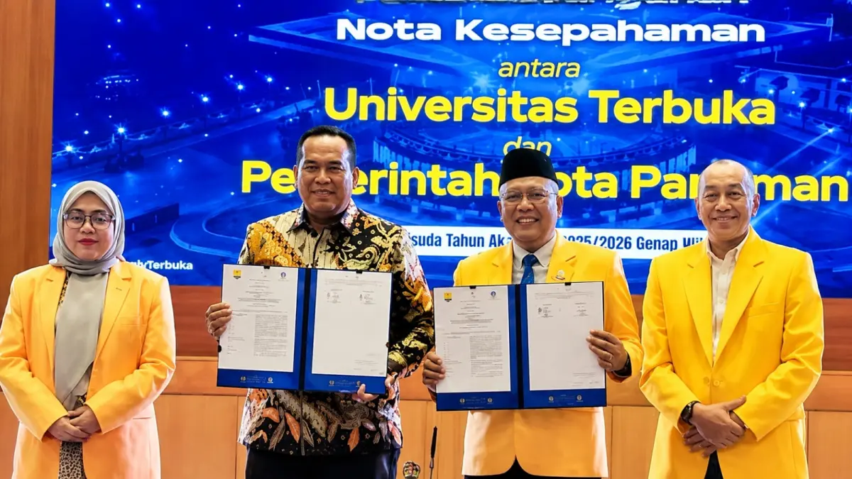 Wali Kota Pariaman Yota Balad dan Rektor Universitas Terbuka Prof. Ali Muktiyanto menandatangani nota kesepahaman penyelenggaraan Tridharma Perguruan Tinggi di UTCC Pondok Cabe, Tangerang Selatan, Senin (27/7/2026).