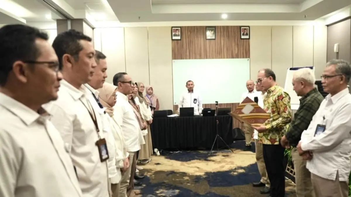 Deputi Bidang Kewirausahaan Kementerian UMKM Riza Damanik menghadiri pengukuhan pengurus PEWIRA di Bogor. (Foto: Humas)
