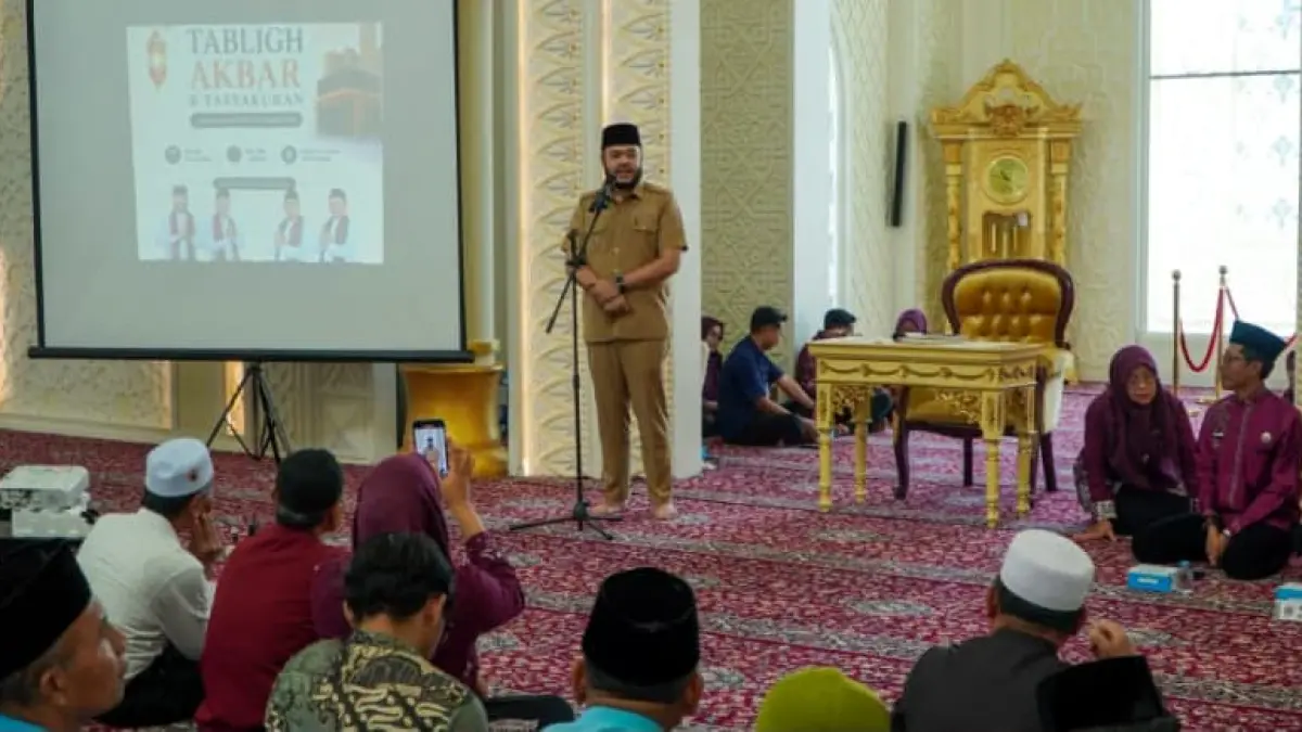Fadly Amran mengajak jamaah haji Kota Padang mendukung Smart Surau pada Tabligh Akbar dan Tasyakuran Jamaah Haji 2026. (Foto: Diskominfo)