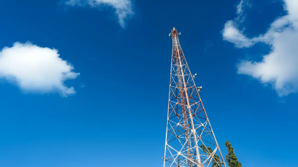 Indosat Region Central Sumatra memperkuat layanan digital melalui pengembangan jaringan 4G dan 5G.