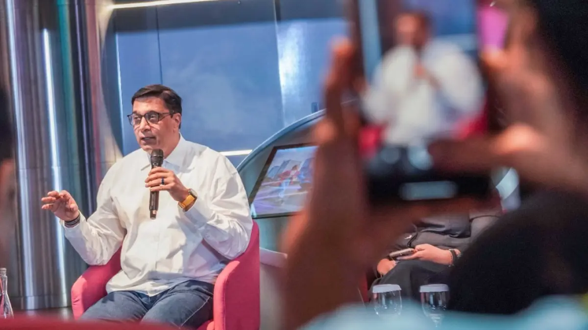 President Director and Chief Executive Officer PT Indosat Tbk, Vikram Sinha, memaparkan kinerja keuangan Indosat semester pertama 2026 yang mencatat pertumbuhan pendapatan, EBITDA, dan laba bersih.