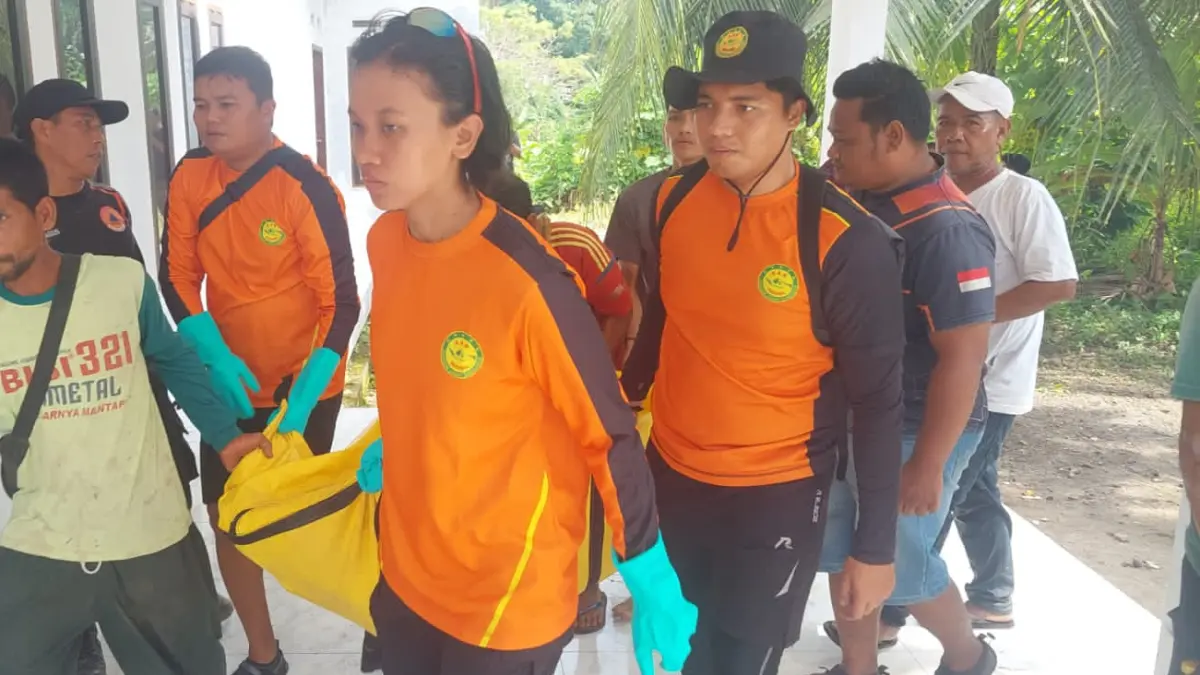 Tim SAR gabungan mengevakuasi jenazah Jamalis Putra yang ditemukan meninggal dunia setelah diduga hanyut saat memancing di Sungai Batang Mangur, Kabupaten Padangpariaman, Selasa (28/7/2026).