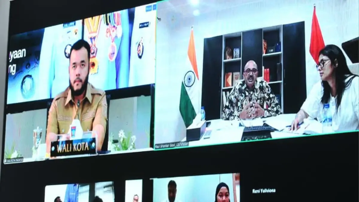 Wali Kota Fadly Amran pertemuan daring dengan Konsul Jenderal India di Medan Ravi Shanker Goel untuk penjajakan kerja sama beasiswa untuk generasi muda Padang. (Foto: Diskominfo)