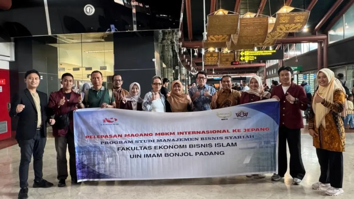 Pelepasan empat mahasiswa UIN Imam Bonjol Padang di Bandara Internasional Soekarno-Hatta, Tangerang, Selasa (28/7/2026). (Foto: Humas)