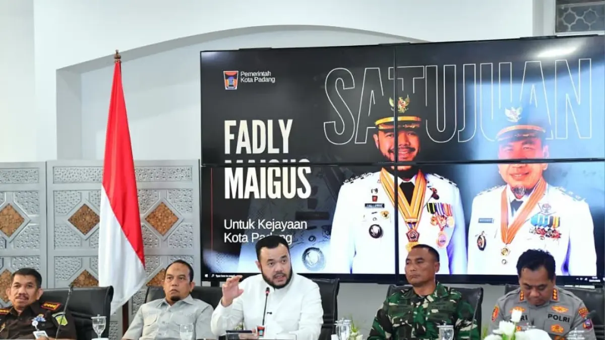 Wali Kota Padang Fadly Amran memimpin rapat teknis persiapan Hari Jadi Kota Padang ke-357 bersama Forkopimda di Gedung Putih, Rabu (29/7/2026).(Foto: Diskominfo)
