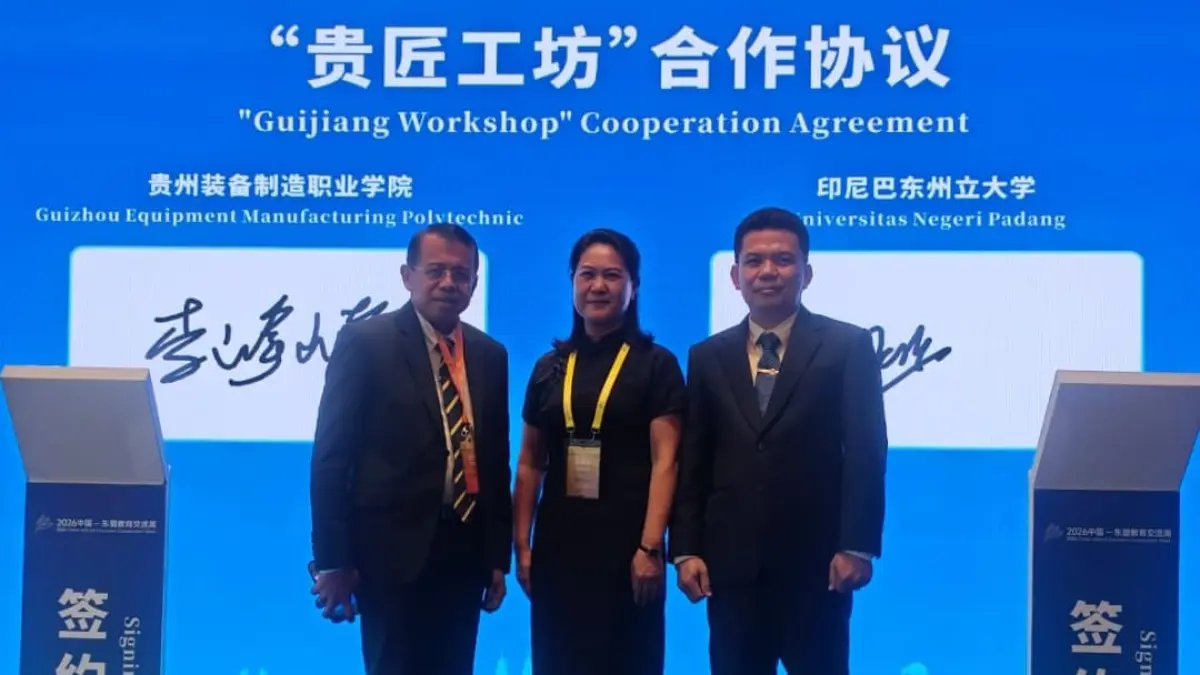 UNP dan Guizhou Equipment Manufacturing Polytechnic menandatangani kerja sama peluncuran program Dual Degree 2+1 di Guizhou, Tiongkok.(Foto: KKPS)