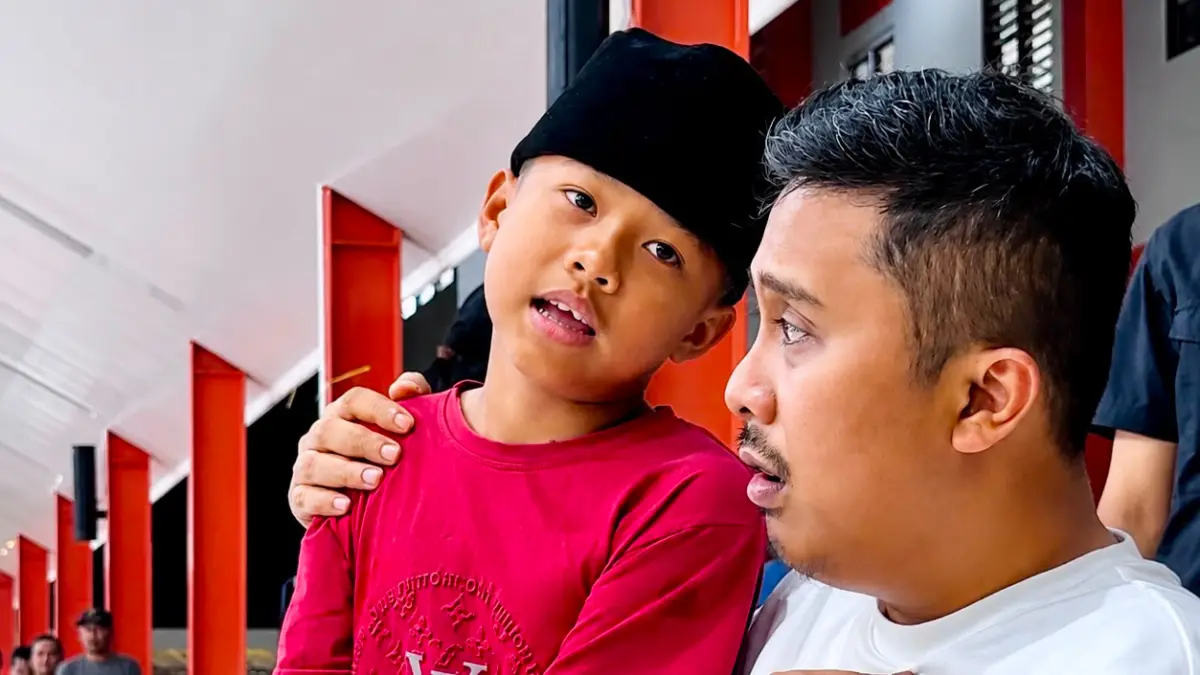 Alvin, siswa kelas VII SRT 3 Dharmasraya asal Limapuluh Kota, menceritakan pengalaman hari pertamanya tinggal di asrama sekolah.