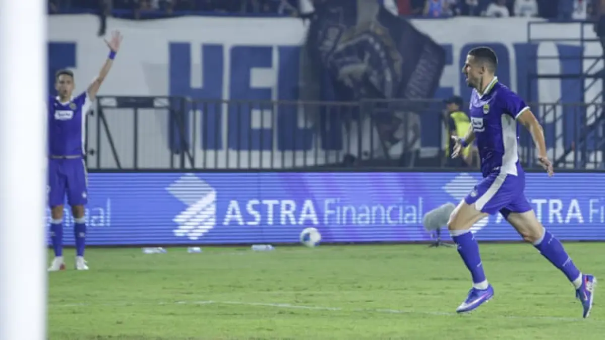 Gol tunggal Balsa Sekulic ke gawang Tampines Rovers pada menit ke-82 memastikan Persib  Bandung lolos ke semifinal sebagai juara Grup A Piala Presiden 2026. (Foto: persib.co.id)