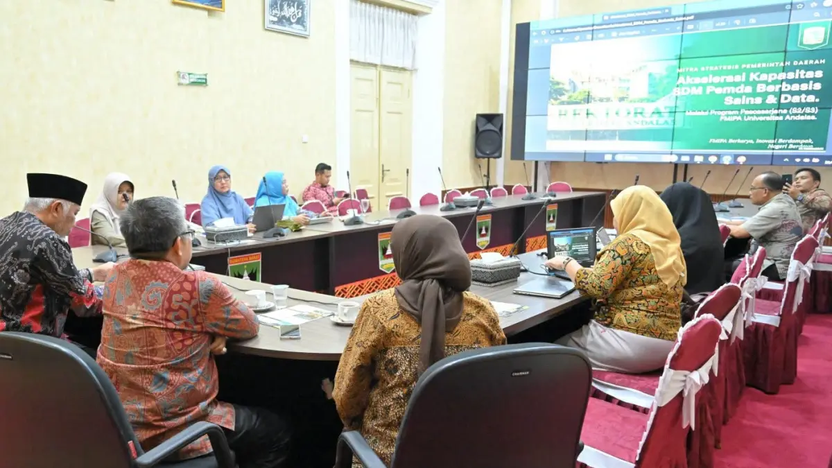 Gubernur Sumbar Mahyeldi Ansharullah berdiskusi dengan jajaran FMIPA Universitas Andalas terkait hilirisasi hasil riset di Istana Gubernuran.