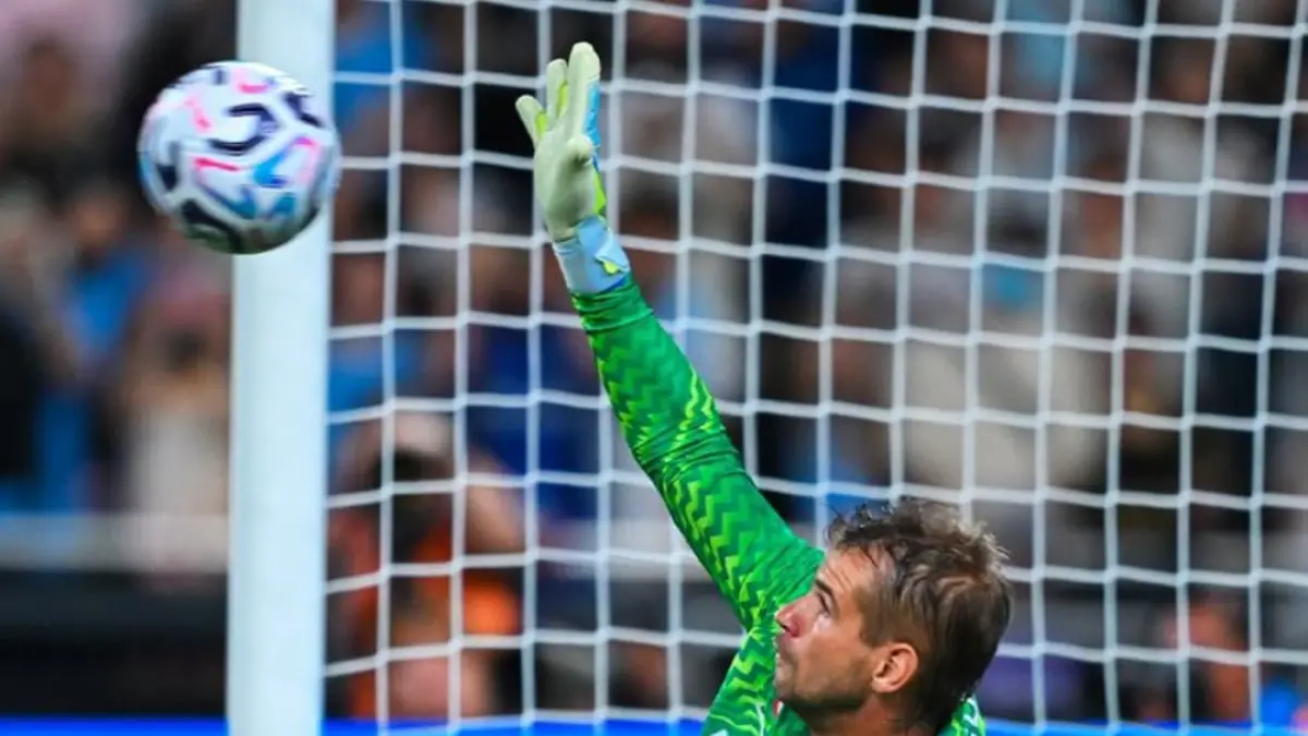 Ivan Provedel menjadi pahlawan kemenangan Inter dalam adu penalti saat mengalahkan Manchester City 3-1 pada laga pramusim di Kai Tak Stadium, Hong Kong, Sabtu (1/8/2026).(Foto: X @inter)
