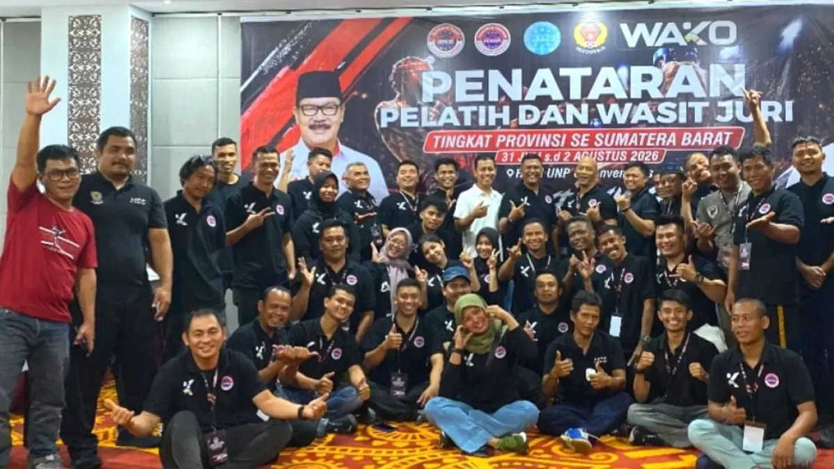 Peserta penataran pelatih dan wasit-juri Kickboxing Indonesia Sumatera Barat mengikuti kegiatan persiapan menghadapi Porprov XVI Sumbar 2026.