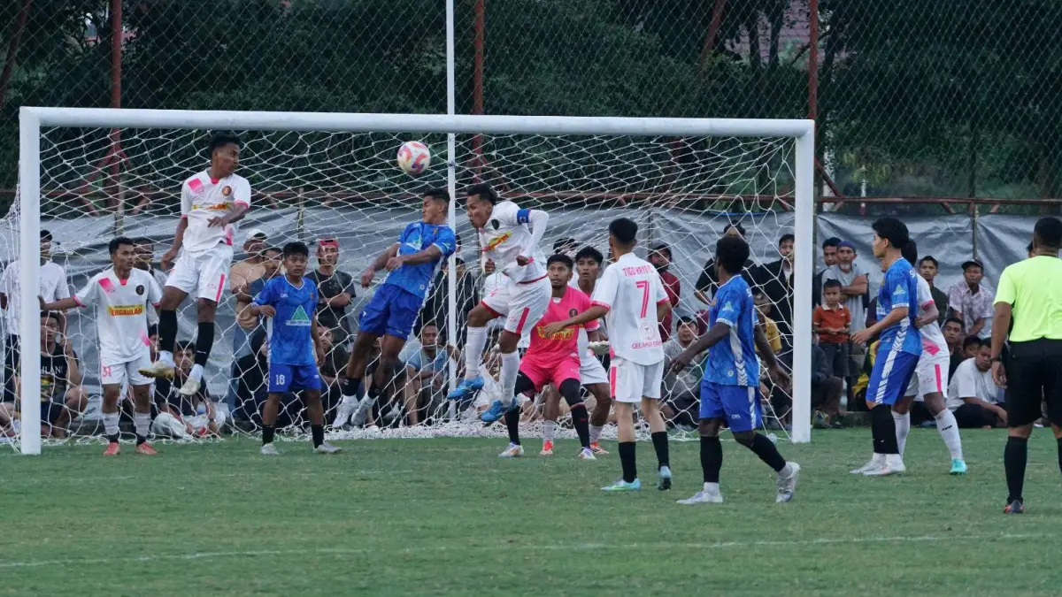 Tigo Kayo FC (kostum putih) ke final Piala Wali Kota Payakumbuh 2026 setelah menang 1-0 atas Saga FC Sijunjung di semifinal, Sabtu (1/8/2026).