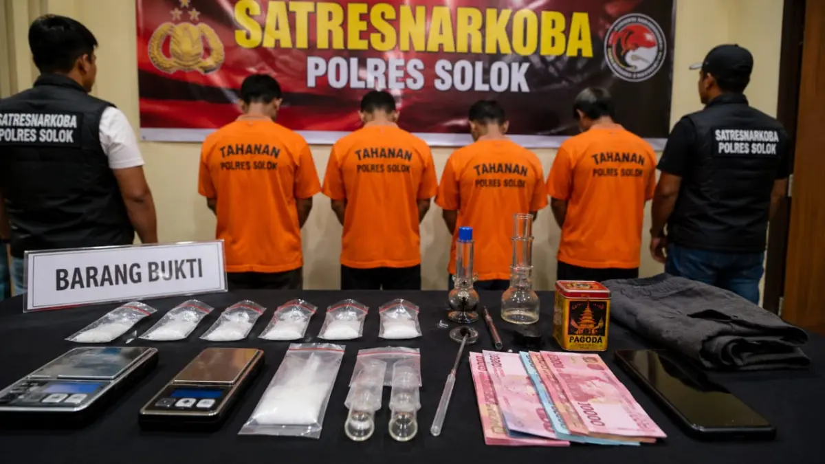 Empat pria diamankan oleh Satresnarkoba Polres Solok di Lembang Jaya, mereka diduga mengadakan pesta sabu. (ilustrasi AI)