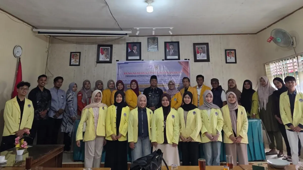 Tim Pengabdian Departemen Statistika FMIPA UNP (Dosen dan mahasiswa) bersama dengan perangkat nagari III Koto Kec. Rambatan Kab Tanah Datar. (IST) 