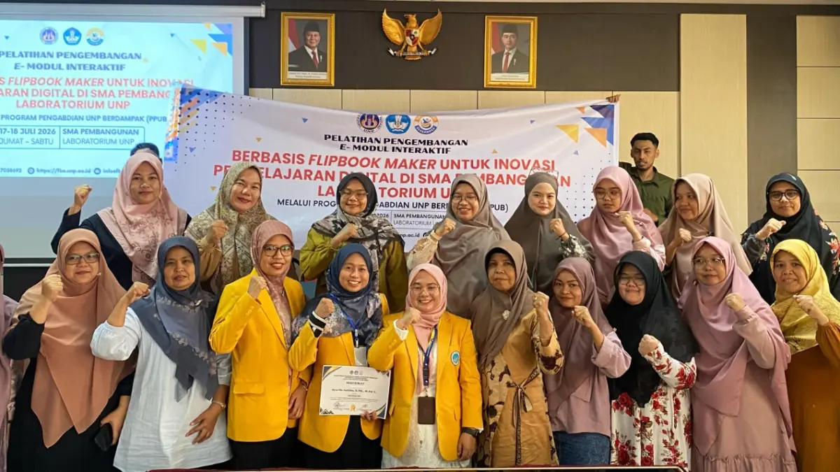 UNP menggelar pelatihan pengembangan e-modul interaktif berbasis Flipbook Maker bagi guru di SMA Pembangunan Laboratorium UNP. (DOKUMENTASI UNP)