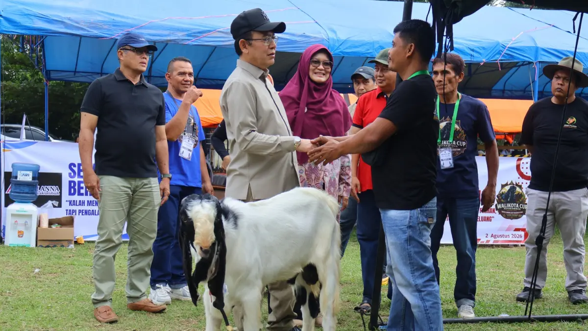 Wali Kota Payakumbuh Zulmaeta membuka Kontes Kambing Seni Peranakan Etawa (PE) Wali Kota Cup 2026 di Lapangan Kampus Universitas Andalas (Unand) Payakumbuh, Ahad (2/8/2026).