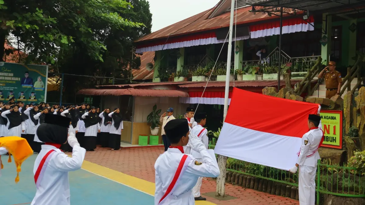 Wawako Payakumbuh Elzadaswarman mengingatkan siswa MTsN 1 mencegah bullying, menjaga kesehatan, dan peduli lingkungan.