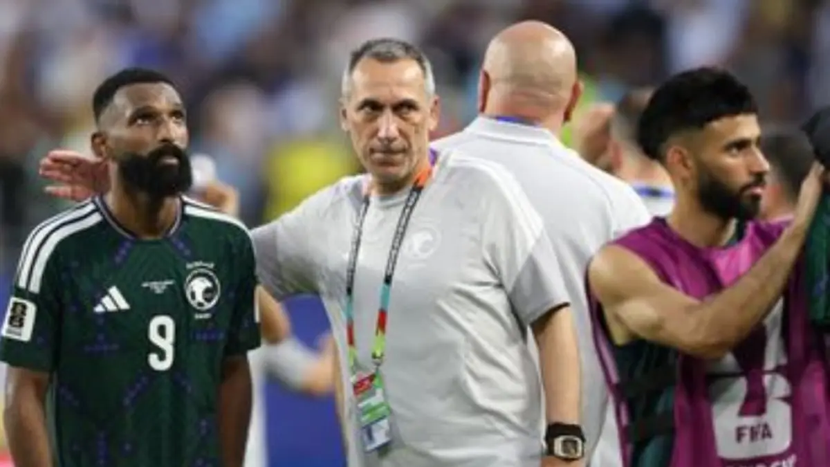 Georgios Donis memimpin Timnas Arab Saudi saat pertandingan Piala Dunia 2026 dalam persiapan menuju AFC Asian Cup 2027.(Foto: AFC)