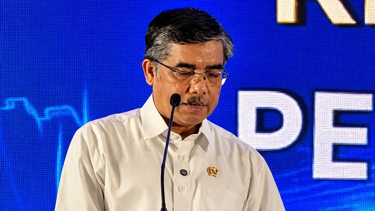 Menteri Ketenagakerjaan, Yassierli, saat memberikan arahan dalam Rakerkonas XXXV APINDO 2026 di Makassar.