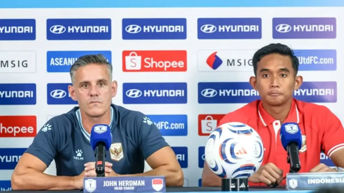 Pelatih Timnas Indonesia, John Herdman (kiri), mengambil tanggung jawab penuh atas kekalahan 0-3 dari Vietnam pada laga Grup A ASEAN Hyundai Cup 2026 di Bogor, Senin (3/8/2026). (Foto: aseanutdfc.com)