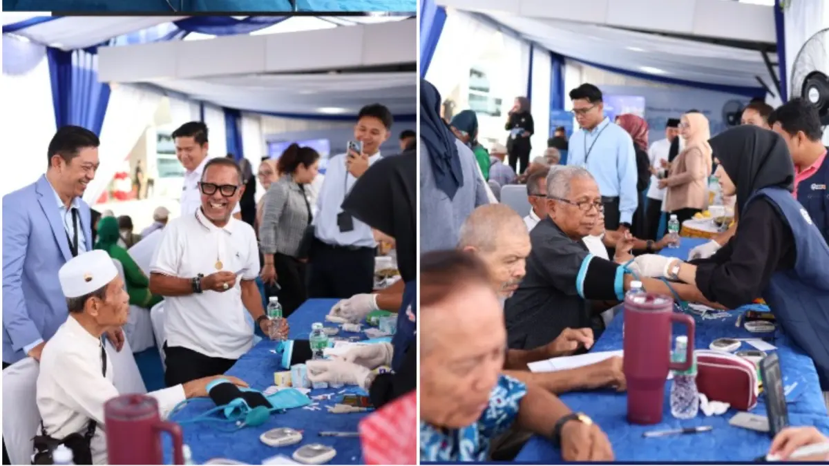 Pemimpin BRI Cabang Padang Fuadi bercengkerama dengan nasabah pensiunan saat mengikuti pemeriksaan kesehatan gratis dalam kegiatan pelayanan khusus BRI, Senin (3/8/2026).