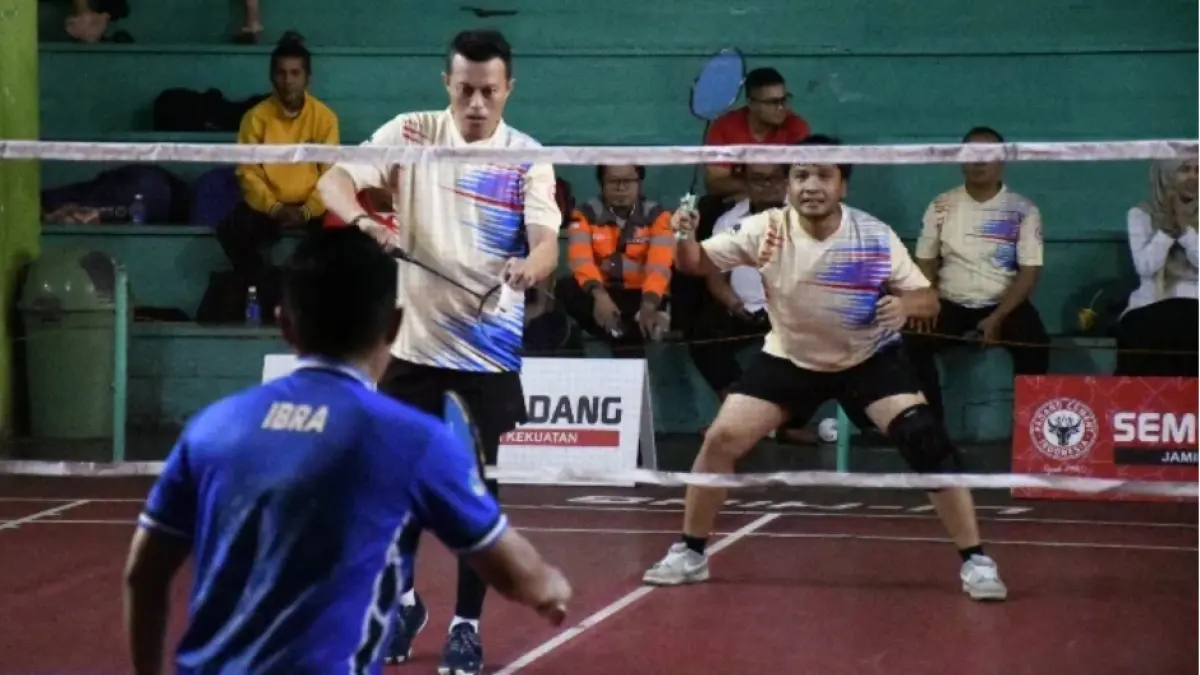 Tim Pasir Besi memastikan tiket final bulu tangkis SPORTALYMPIC 2026 dan akan menghadapi Tim Silika di partai puncak.