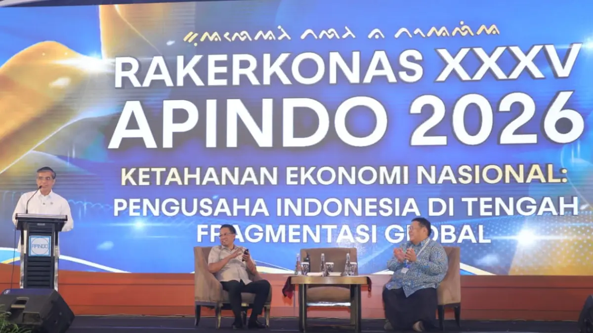 Menteri Ketenagakerjaan Yassierli menyampaikan pandangan tentang pentingnya keterampilan dalam pasar kerja pada Rakerkornas XXXV APINDO 2026 di Makassar.