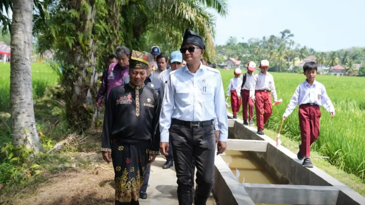 Menteri Pekerjaan Umum, Dody Hanggodo saat kunjungan kerja ke Kabupaten Kuantan Singingi (Kuansing), Selasa (4/8/2026).(Foto: IG Kementerian PU)