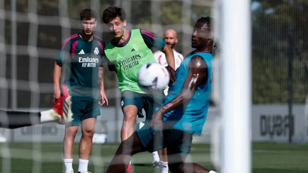 Pemain Real Madrid menjalani sesi latihan di bawah arahan Jose Mourinho sebelum menghadapi Ferencváros pada laga pramusim 2026/2027. (Foto: realmadrid.com)