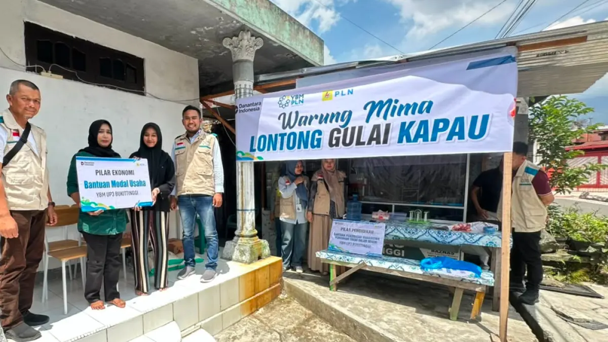 YBM PLN UP3 Bukittinggi menyalurkan bantuan modal usaha kepada delapan penerima manfaat untuk mendukung usaha produktif dan ekonomi keluarga.