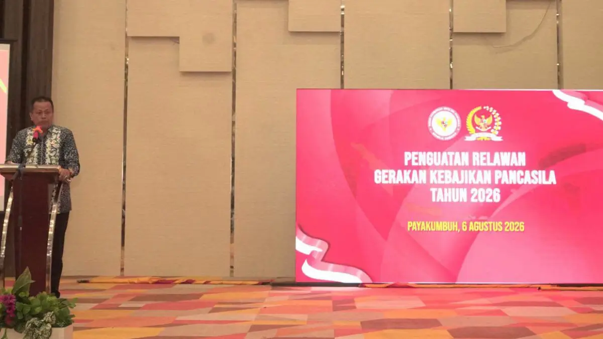 Wakil Wali Kota Payakumbuh Elzadaswarman menyampaikan sambutan pada kegiatan Penguatan Relawan Gerakan Kebajikan Pancasila yang digelar di Ballroom Hotel Mangkuto, Payakumbuh, Kamis (6/8/2026).