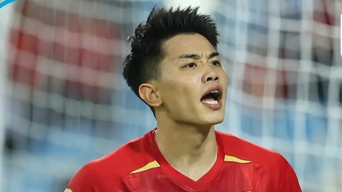 Đình Bắc merayakan gol saat membawa Vietnam menang 3-1 atas Kamboja dan memastikan lolos ke semifinal ASEAN Hyundai Cup 2026.(Foto: Instagram @aseanutdfc_id)