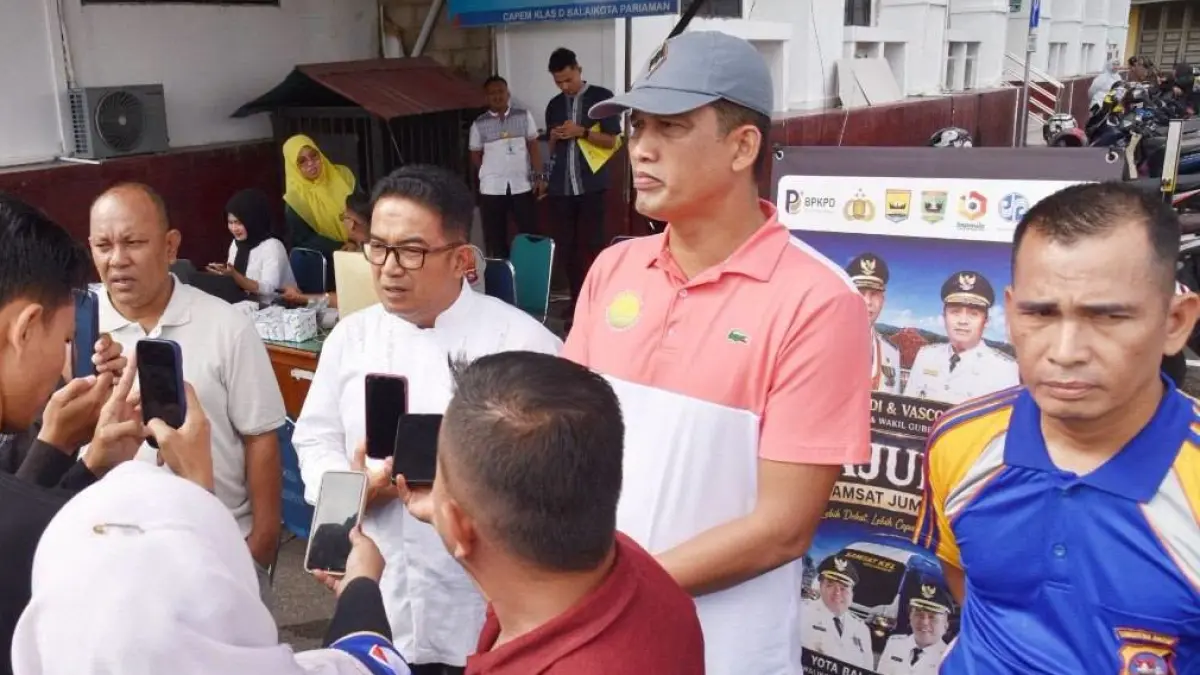 Kepala UPTD Samsat Kota Pariaman, Deni Hidayat, menyampaikan pelaksanaan program SAJUMPA kepada wartawan, Jumat (07/08/2026).